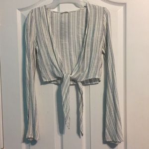 LAST CHANCE🌟Hollister front tie long sleeve